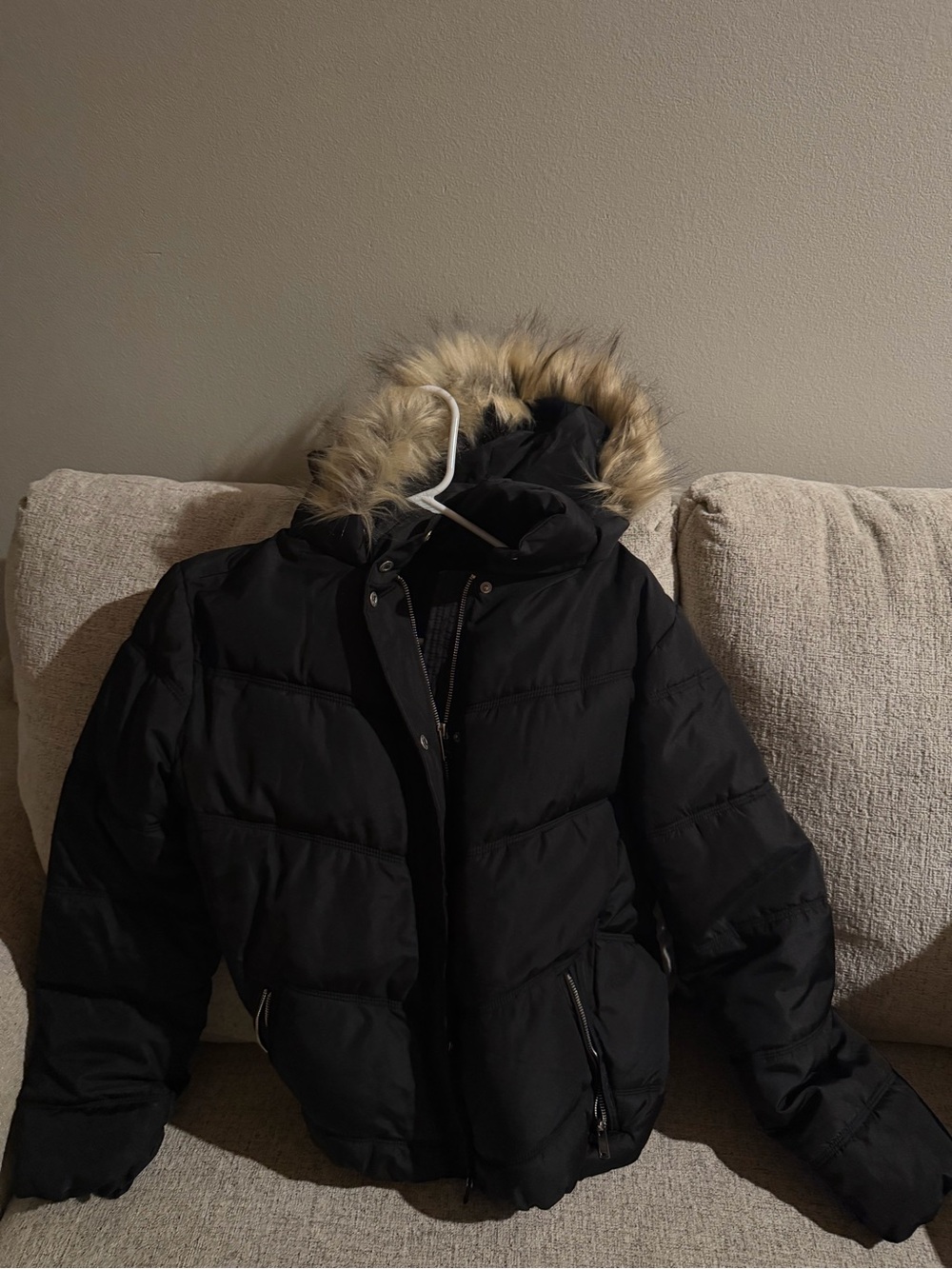 Black puffer jacket with fur lining - Picture 4 of 4